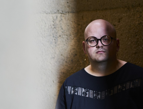 Queer: Wir sind’s – Elke Pahud de Mortanges zu Martin Niekaempers Fotoserie Gut. Katholisch. Queer